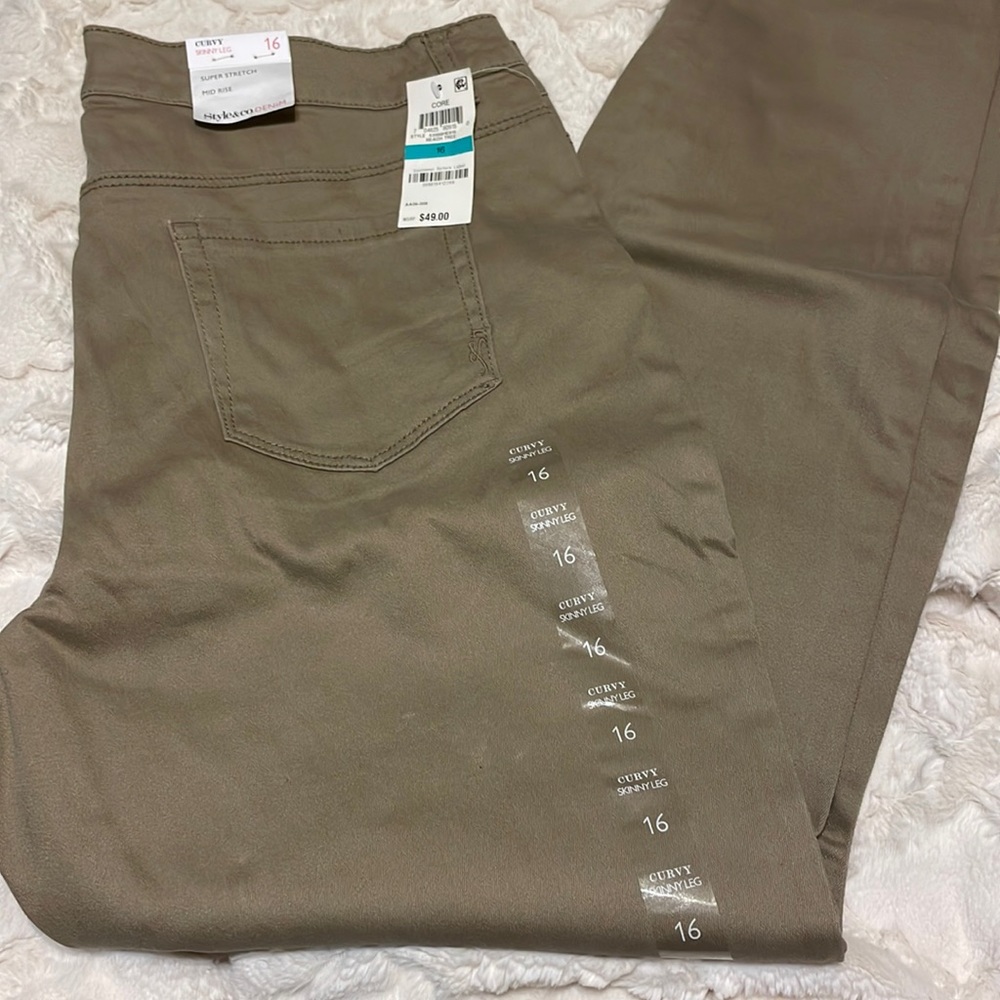 Curvy skinny jeans super stretch mid rise size 16 beige color